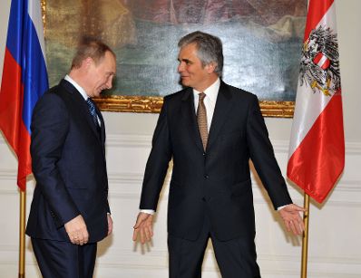 Samstag, den 24. April 2010 traf Bundeskanzler Werner Faymann (R) im Bundeskanzleramt in Wien mit dem Vorsitzenden der Regierung der Russischen F&ouml;deration Vladimir Putin (L) zu politischen Gespr&auml;chen zusammen.