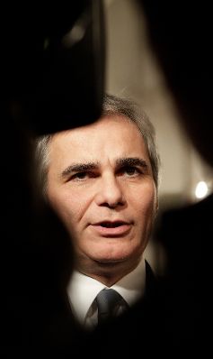 Am 22. November 2010 lud Bundeskanzler Werner Faymann Vertreterinnen und Vertreter der Universit&auml;ten und der Studierenden zu Gespr&auml;chen ein.