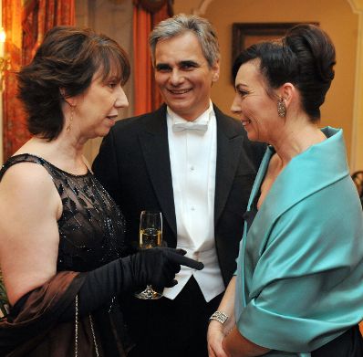 Donnerstag, den 11. Februar 2010 nahmen Bundeskanzler Werner Faymann (M) mit Ehefrau Martina (R) und sein Ehrengast, die Hohe Repr&auml;sentantin der EU, Catherine Ashton (L) am Wiener Opernball teil.