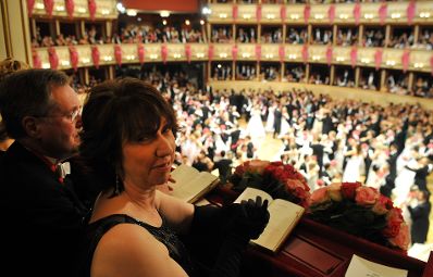 Donnerstag, den 11. Februar 2010 nahmen Bundeskanzler Werner Faymann und sein Ehrengast, die Hohe Repr&auml;sentantin der EU, Catherine Ashton am Wiener Opernball teil.