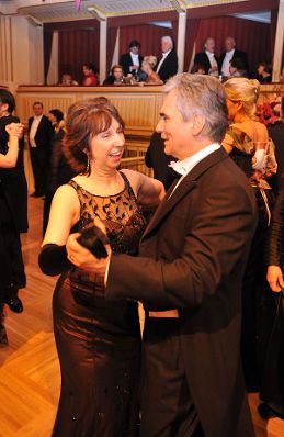 Donnerstag, den 11. Februar 2010 nahmen Bundeskanzler Werner Faymann (R) und sein Ehrengast, die Hohe Repr&auml;sentantin der EU, Catherine Ashton (L) am Wiener Opernball teil.