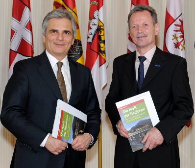 Bundeskanzler Werner Faymann (l.) und Georg Schachinger, Regionalmanagement Burgenland GesmbH.