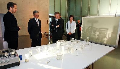 Am 20. Juli 2011 besuchte der Bundeskanzler die Ai Weiwei-Austellung im Kunsthaus Bregenz. Im Bild (v.l.n.r.) Direktor Yilmaz Dziewior, Bundeskanzler Werner Faymann, Staatssekret&auml;r Josef Ostermayer und Margit Spindelegger.