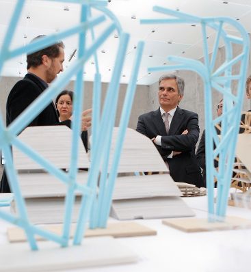 Am 20. Juli 2011 besuchte Bundeskanzler Werner Faymann die Ai Weiwei-Ausstellung im Kunsthaus Bregenz.