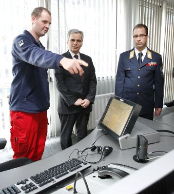 Am 25. Dezember 2011 besuchte Bundeskanzler Werner Faymann die Zentrale der Wiener Rettung im 3. Bezirk.