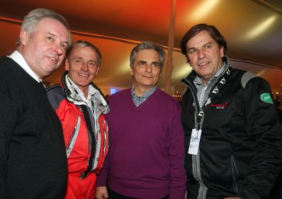 Am 25. J&auml;nner 2011 besuchte der Bundeskanzler den Ski-Weltcup-Nachtslalom der Herren in Schladming. Im Bild Bundeskanzler Werner Faymann (2.v.r.) mit dem Steirischen Landeshauptmann Franz Voves (r.).