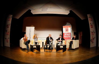 Am 13. Dezember 2011 nahm der Bundeskanzler an der Veranstaltung &quot;Zukunft am Wort - Traumjob Bundeskanzler?&quot; im MuseumsQuartier teil. Im Bild (v.l.n.r.) Politikwissenschafter Peter Filzmaier, Sch&uuml;lerin Antonia Reiss, Bundeskanzler Werner Faymann, Sch&uuml;ler Danijel Markovic und Moderatorin Alexandra F&ouml;derl-Schmid.