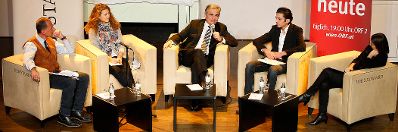 Am 13. Dezember 2011 nahm der Bundeskanzler an der Veranstaltung &quot;Zukunft am Wort - Traumjob Bundeskanzler?&quot; im MuseumsQuartier teil. Im Bild (v.l.n.r.) Politikwissenschafter Peter Filzmaier, Sch&uuml;lerin Antonia Reiss, Bundeskanzler Werner Faymann, Sch&uuml;ler Danijel Markovic und Moderatorin Alexandra F&ouml;derl-Schmid.