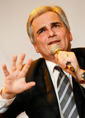 Am 13. Dezember 2011 nahm Bundeskanzler Werner Faymann an der Veranstaltung &quot;Zukunft am Wort - Traumjob Bundeskanzler?&quot; im MuseumsQuartier teil.