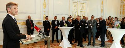 Am 14. September 2011 empfing Bundeskanzler Werner Faymann Sportlerinnen und Sportler des &Ouml;sterreichischen Skiverbandes (&Ouml;SV) im Bundeskanzleramt. Im Bild (l.) Staatssekret&auml;r Josef Ostermayer.