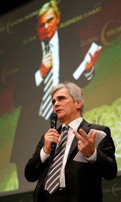 Am 10. November 2011 hielt Bundeskanzler Werner Faymann eine Rede bei der Global Social Business Summit 2011 im Kongresszentrum in der Messe Wien.
