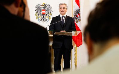Bundeskanzler Werner Faymann beim Pressefoyer nach dem Ministerrat am 20. Dezember 2011 im Bundeskanzleramt.