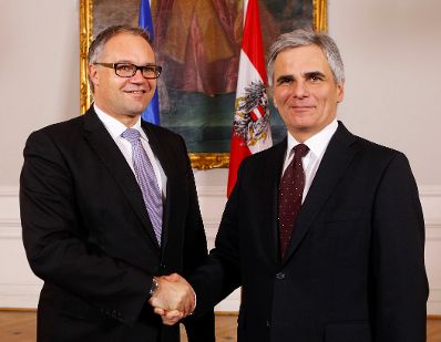 Am 11. November 2011 empfing Bundeskanzler Werner Faymann (r.) den Regierungschef von Lichtenstein Klaus Tsch&uuml;tscher (l.) zu einem Arbeitsgespr&auml;ch im Bundeskanzleramt.