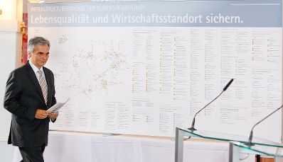 Am 30. Mai 2011 begann am Semmering die zweit&auml;gige Klausurtagung der Bundesregierung. Im Bild Bundeskanzler Werner Faymann bei der Pressekonferenz nach der 2. Arbeitssitzung.