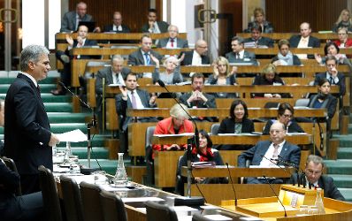 Am 28. Oktober 2011 hielt Bundeskanzler Werner Faymann eine Rede bei der Sondersitzung des Nationalrates im Parlament.