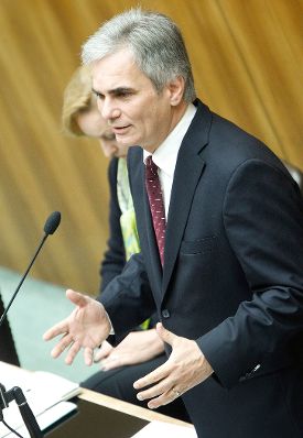 Am 28. Oktober 2011 hielt Bundeskanzler Werner Faymann eine Rede bei der Sondersitzung des Nationalrates im Parlament.