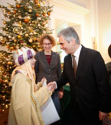 Am 27. Dezember 2011 empfing Bundeskanzler Werner Faymann Sternsinger im Bundeskanzleramt. Der Besuch fand im Rahmen der traditionellen Dreik&ouml;nigsaktion der katholischen Jungschar unter dem neuen Motto &quot;Zeichen setzen f&uuml;r eine gerechte Welt&quot; statt.