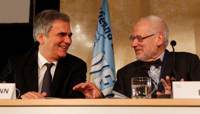 Am 21. November 2011 hielt Bundeskanzler Werner Faymann eine Rede bei dem Vienna Economic Forum im Palais Nieder&ouml;sterreich. Im Bild Bundeskanzler Werner Faymann (l.) mit Pr&auml;sident des Vienna Economic Forum Erhard Busek (r.).