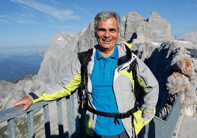 Am 18. August 2011 unternahm Bundeskanzler Werner Faymann eine Wanderung am Dachstein.