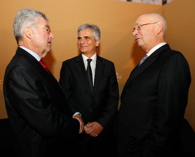 Am 8. Juni 2011 nahm der Bundeskanzler am World Economic Forum on Europe and Central Asia in der Wiener Hofburg teil. Im Bild Bundespr&auml;sident Heinz Fischer (l.), Gr&uuml;nder und Pr&auml;sident des Weltwirtschaftsforums Klaus Schwab (r.) und Bundeskanzler Werner Faymann (m.).