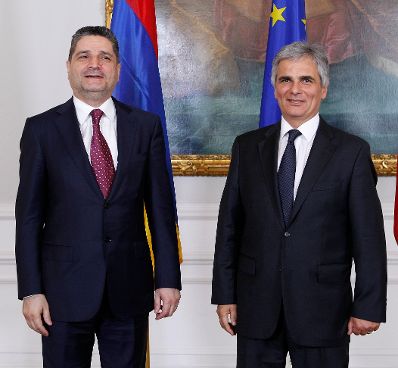 Am 8. Juni 2011 empfing Bundeskanzler Werner Faymann (r.) im Rahmen des World Economic Forum on Europe and Central Asia den armenischen Premierminister Tigran Sargsjan (l.) zu einem bilateralen Gespr&auml;ch im Bundeskanzleramt.
