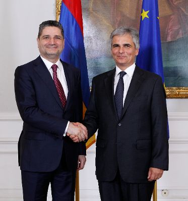 Am 8. Juni 2011 empfing Bundeskanzler Werner Faymann (r.) im Rahmen des World Economic Forum on Europe and Central Asia den armenischen Premierminister Tigran Sargsjan (l.) zu einem bilateralen Gespr&auml;ch im Bundeskanzleramt.