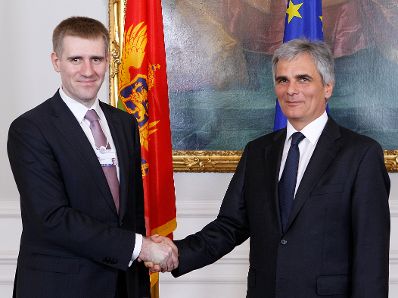 Am 8. Juni 2011 empfing Bundeskanzler Werner Faymann (r.) im Rahmen des World Economic Forum on Europe and Central Asia den montenegrinischen Premierminister Igor Luk&scaron;i&ccedil; (l.) zu einem bilateralen Gespr&auml;ch im Bundeskanzleramt.
