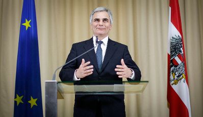 Bundeskanzler Werner Faymann beim Pressefoyer nach dem Ministerrat am 13. November 2012 im Parlament.