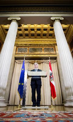 Bundeskanzler Werner Faymann beim Pressefoyer nach dem Ministerrat am 13. November 2012 im Parlament.