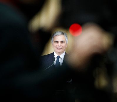 Bundeskanzler Werner Faymann beim Pressefoyer nach dem Ministerrat am 13. November 2012 im Parlament.