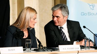 Am 19. November 2012 hielt der Bundeskanzler eine Rede bei dem Vienna Economic Forum im Palais Nieder&ouml;sterreich. Im Bild Bundeskanzler Werner Faymann (r.) mit der Stellvertretenden Ministerpr&auml;sidentin und Ministerin f&uuml;r Handel und Industrie des Kosovo Mimoza Kusari-Llila (l.).