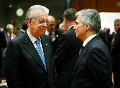 Am 22. November 2012 begann in Br&uuml;ssel der 2-t&auml;gige Europ&auml;ische Rat der EU-Staats- und Regierungschefs. Im Bild Bundeskanzler Werner Faymann (r.) mit Italiens Premierminister Mario Monti (l.)