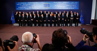 Am 22. November 2012 begann in Br&uuml;ssel der 2-t&auml;gige Europ&auml;ische Rat der EU-Staats- und Regierungschefs. Im Bild Bundeskanzler Werner Faymann beim traditionellen Gruppenfoto.