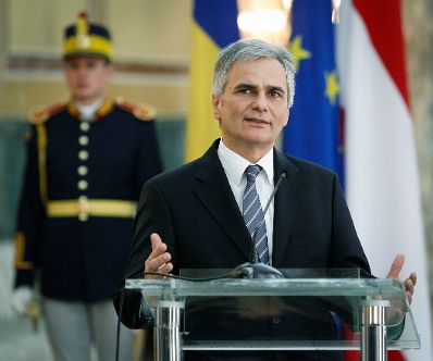 Am 28. November 2012 traf Bundeskanzler Werner Faymann (im Bild) den rum&auml;nischen Premierminister Victor Ponta im Rahmen des offiziellen Arbeitsbesuchs in Rum&auml;nien.