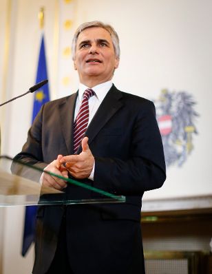 Bundeskanzler Werner Faymann beim Pressefoyer nach dem Ministerrat am 10. Dezember 2012 im Bundeskanzleramt.