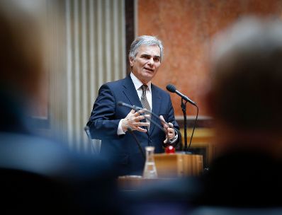 Am 20. Dezember 2012 sprach Bundeskanzler Werner Faymann in der Aktuellen Stunde im Bundesrat zum Thema &quot;Europ&auml;ische Perspektiven&quot; im Parlament.