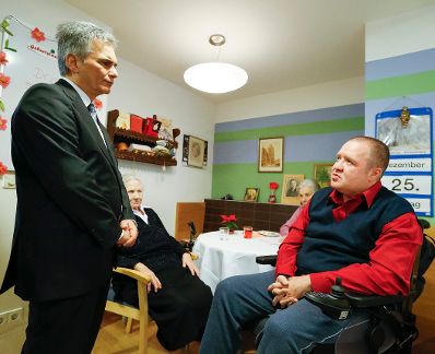 Am 25. Dezember 2012 besuchte Bundeskanzler Werner Faymann die Bewohnerinnen und Bewohner sowie die diensthabenden Mitarbeiterinnen und Mitarbeiter des Senioren- und Pflegehauses Sch&ouml;nbrunn im 12. Bezirk.
