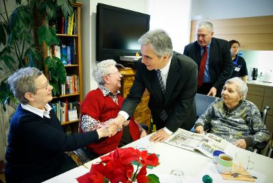 Am 25. Dezember 2012 besuchte Bundeskanzler Werner Faymann die Bewohnerinnen und Bewohner sowie die diensthabenden Mitarbeiterinnen und Mitarbeiter des Senioren- und Pflegehauses Sch&ouml;nbrunn im 12. Bezirk.