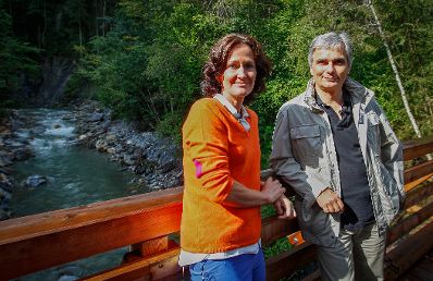 Am 24. August 2012 traf sich Bundeskanzler Werner Faymann (r.) und Bundessprecherin der Gr&uuml;nen Eva Glawischnig (l.) zu einer gemeinsamen Pressekonferenz bei der Lichtensteinklamm in der N&auml;he von Sankt Johann im Pongau.