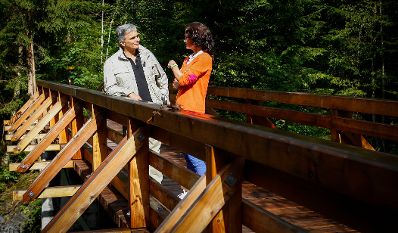 Am 24. August 2012 traf sich Bundeskanzler Werner Faymann (l.) und Bundessprecherin der Gr&uuml;nen Eva Glawischnig (r.) zu einer gemeinsamen Pressekonferenz bei der Lichtensteinklamm in der N&auml;he von Sankt Johann im Pongau.