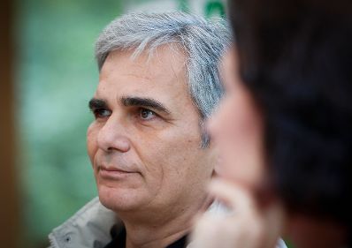 Am 24. August 2012 traf sich Bundeskanzler Werner Faymann (l.) und Bundessprecherin der Gr&uuml;nen Eva Glawischnig (r.) zu einer gemeinsamen Pressekonferenz bei der Lichtensteinklamm in der N&auml;he von Sankt Johann im Pongau.