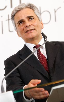 Am 27. April 2012 fand am Kahlenberg die Klausurtagung der Bundesregierung statt. Im Bild Bundeskanzler Werner Faymann bei der Pressekonferenz nach der Arbeitssitzung.