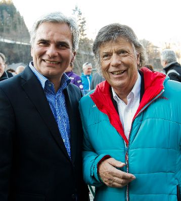 Im Anschluss an das Ski-Weltcup-Finale in Schladming am 14. M&auml;rz 2012 besuchte Bundeskanzler Werner Faymann (l.) einen Empfang des steirischen Landeshauptmanns Franz Voves in Rohrmoos-Untertal. Im Bild mit &Ouml;SV-Pr&auml;sident Peter Schr&ouml;cksnadel (r.).