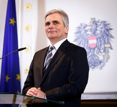 Bundeskanzler Werner Faymann beim Pressefoyer nach dem Ministerrat am 8. J&auml;nner 2013 im Bundeskanzleramt.