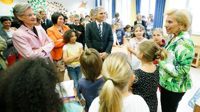 Am 26. Juni 2013 besuchte Bundeskanzler Werner Faymann gemeinsam mit Unterrichtsministerin Claudia Schmidt die Ganztagsvolksschule Zieglergasse 21 in Wien.