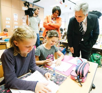 Am 26. Juni 2013 besuchte Bundeskanzler Werner Faymann gemeinsam mit Unterrichtsministerin Claudia Schmidt die Ganztagsvolksschule Zieglergasse 21 in Wien.