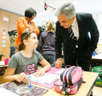 Am 26. Juni 2013 besuchte Bundeskanzler Werner Faymann gemeinsam mit Unterrichtsministerin Claudia Schmidt die Ganztagsvolksschule Zieglergasse 21 in Wien.