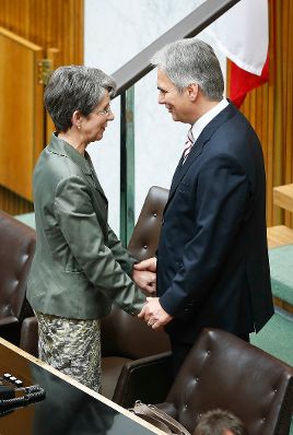 Am 25. September 2013 beantwortete Bundeskanzler Werner Faymann (r.) bei der Nationalratssitzung im Parlament eine Dringliche Anfrage zum Thema Direkte Demokratie. Im Bild mit Parlamentspr&auml;sidentin Barbara Prammer (l.).