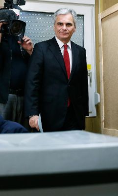 Am 29. September 2013 gab Bundeskanzler Werner Faymann seine Stimme zur Nationalratswahl 2013 ab.