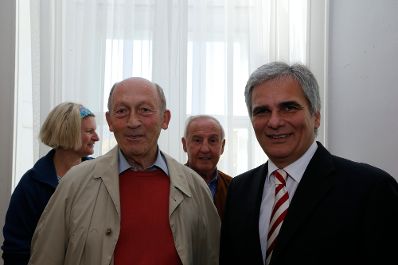 Am 26. Oktober 2013 empfing Bundeskanzler Werner Faymann im Rahmen des Nationalfeiertages Besucherinnen und Besucher im Bundeskanzleramt.